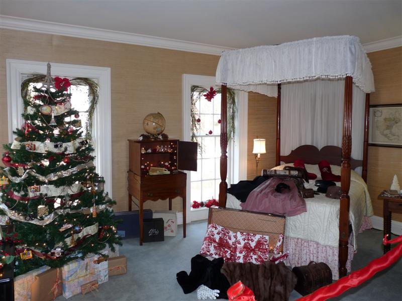 The Holes of My Soles Christmas Decor at Wildwood Manor