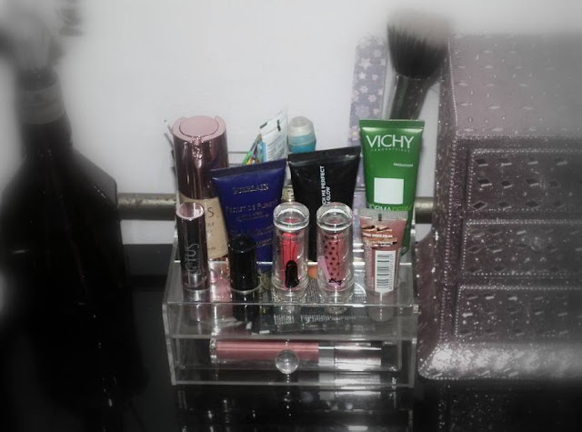 acrylic sets available in India for organizing makeup