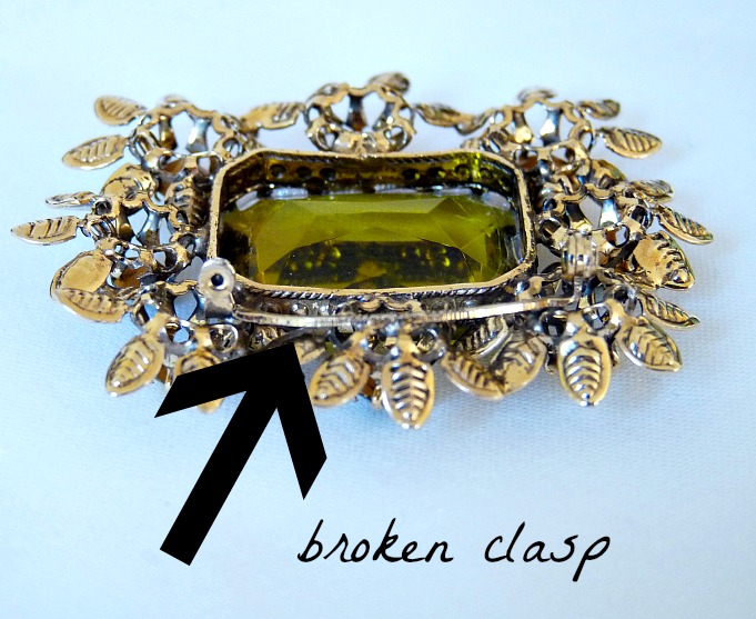 Broken Brooch to Striking Necklace DIY Dans le Lakehouse