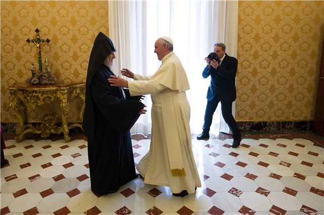 Karekin II visita a Francisco en el Vaticano