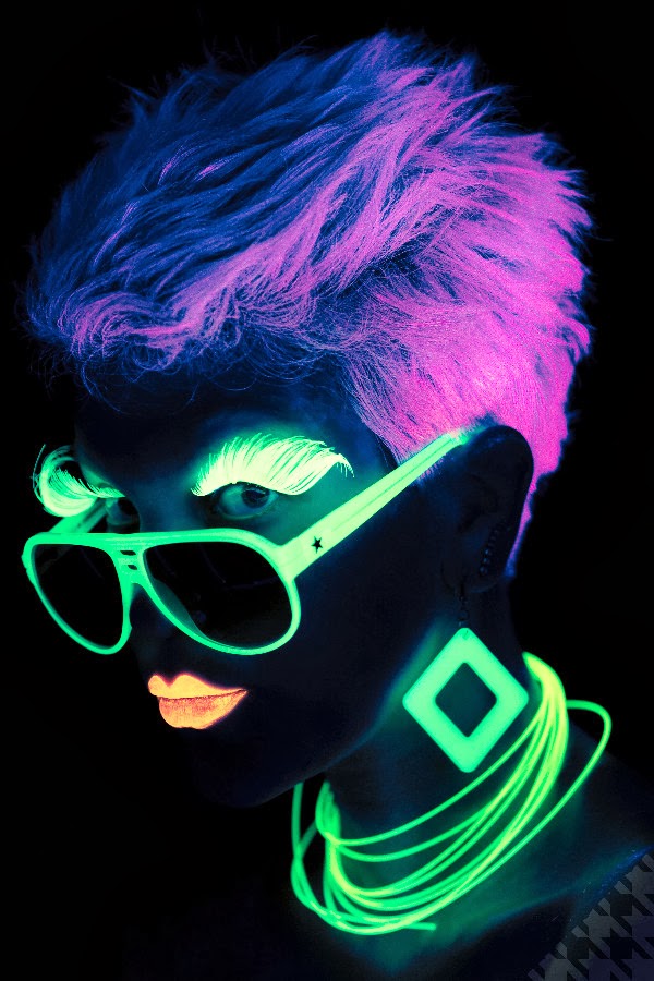 Beautiful colorful pictures and Gifs Glows In The Dark.NeonUVPhotos.