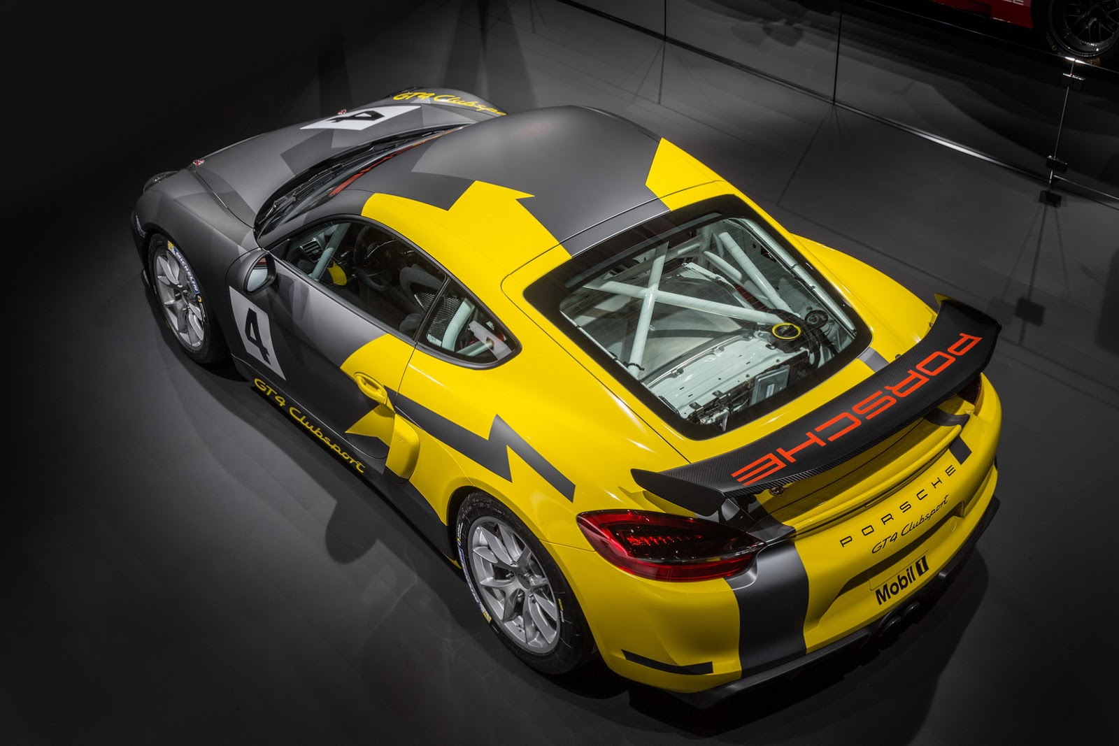 Porsche-Cayman-GT4-Clubsport-4.jpg