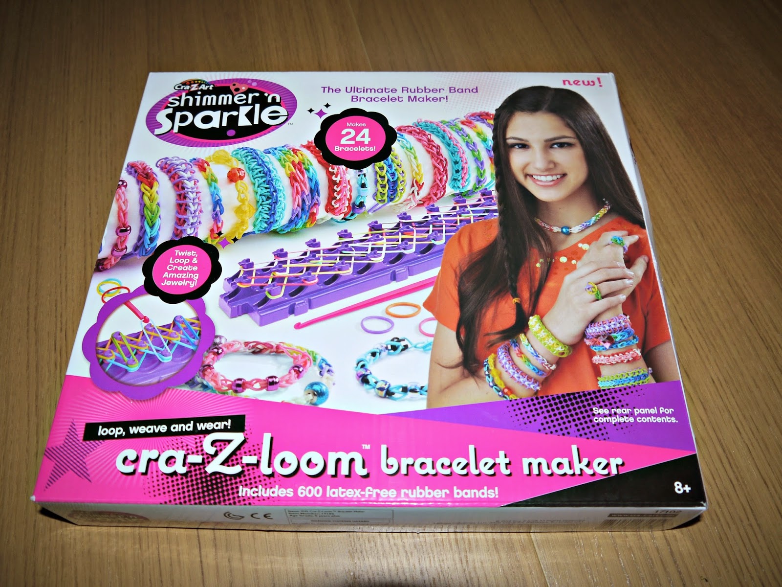 Inside the Wendy House Making Bracelets with the Shimmer 'n' Sparkle