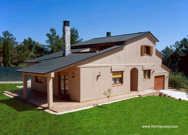 Vivienda familiar tradicional y moderna producida por Hormipresa Casa prefabricada española tipo chalet
