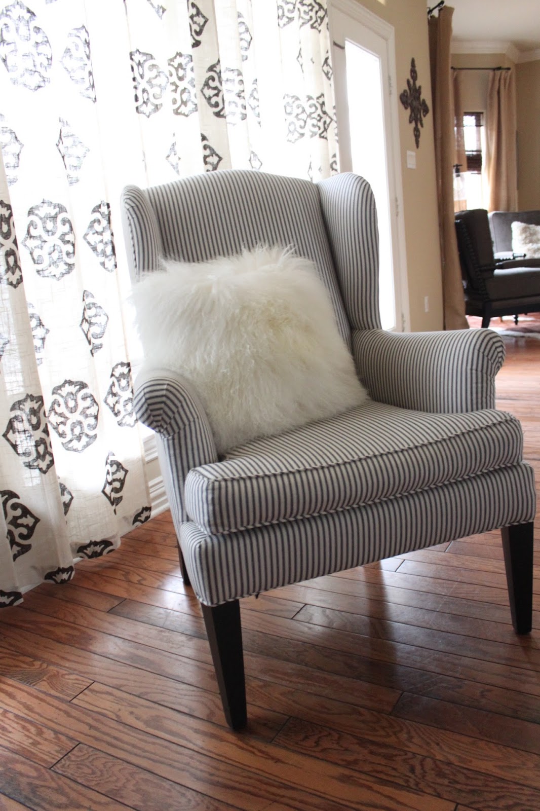 Crafty Texas Girls Decorate without Adding Clutter + Pillow Giveaway