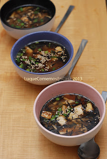 Sopa De Hongos Shimeji, Miso Y Algas
