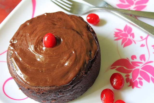 YUMMY TUMMY: Microwave Eggless Chocolate Cake / How to ...