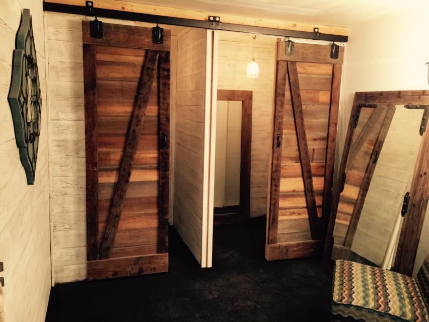 One Thrifty Chick DIY Dressing Rooms { Budget Designs }