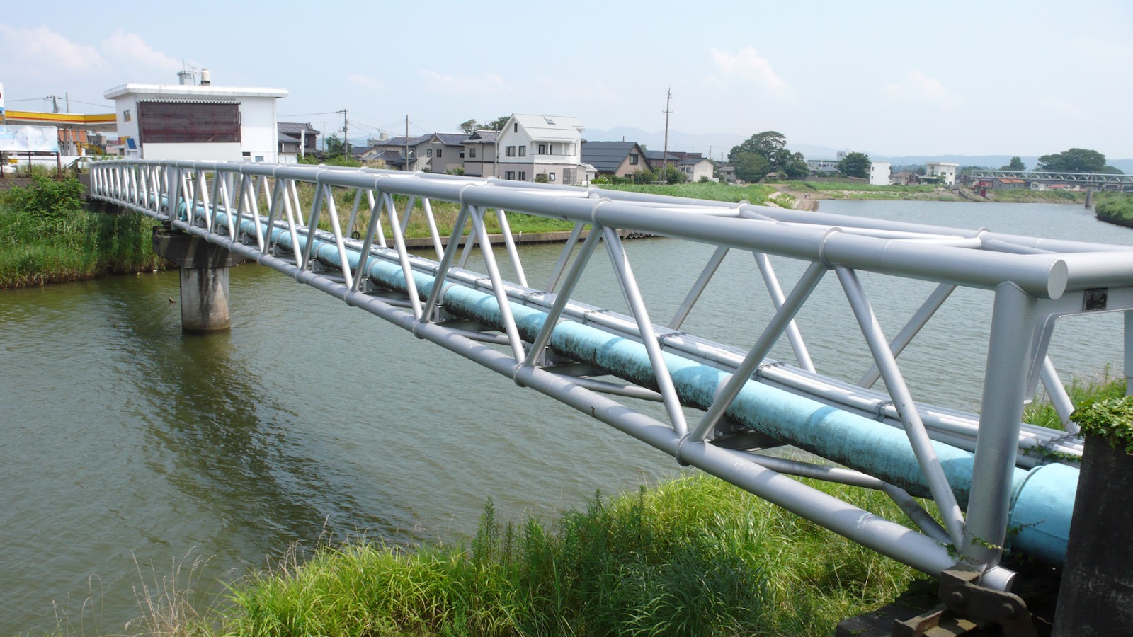 Bridge of the Week Niigata Japan's Bridges Utility Bridges across the U River (1)