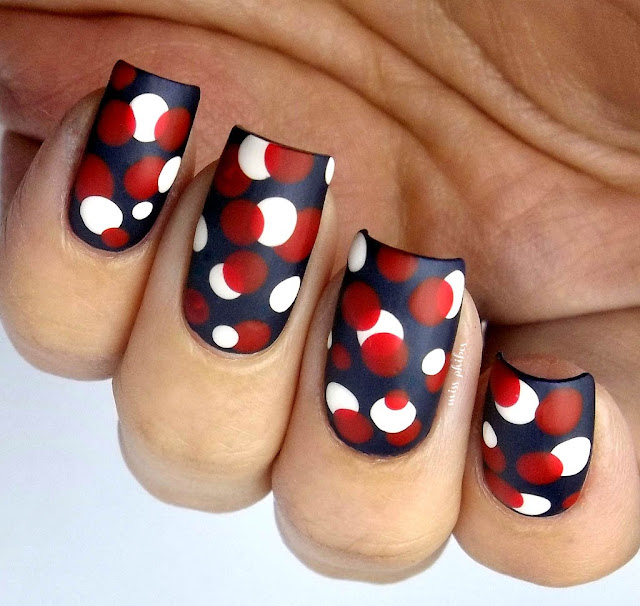 Polka dots nail art