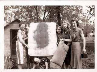 creepy scary weird wtf vintage photo image funny ladies girl women mens pms