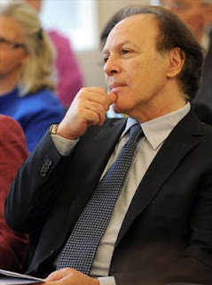 Javier Marías Javier Marías critica las normas RAE