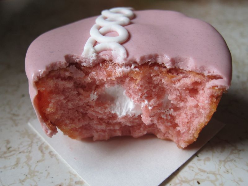 Review Hostess Strawberry CupCakes Brand Eating