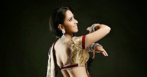 Actress Rashmi Gautam Latest Sexy Saree Photoshoot 