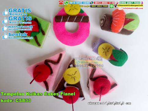 Tempelan Kulkas Cakes Flanel