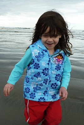 how much does it rain in astoria oregon