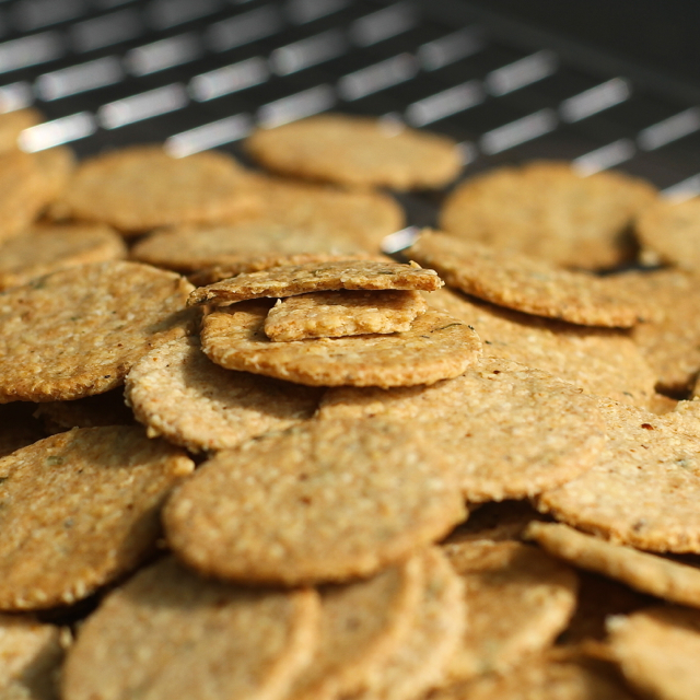 pepsakoy Spicy Chive & Garlic Oat Crackers