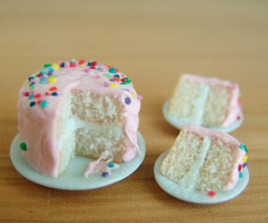 tiny things, tiny stuff, tiny picture, cute tiny food, tiny cakes