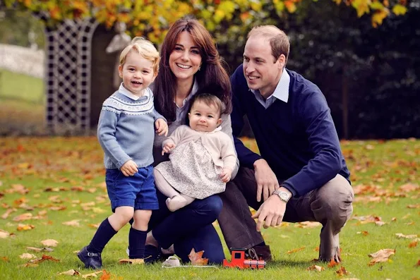 Kate Middleton, Prince William, Prince George and Princess Charlotte new photo new Christmas card 