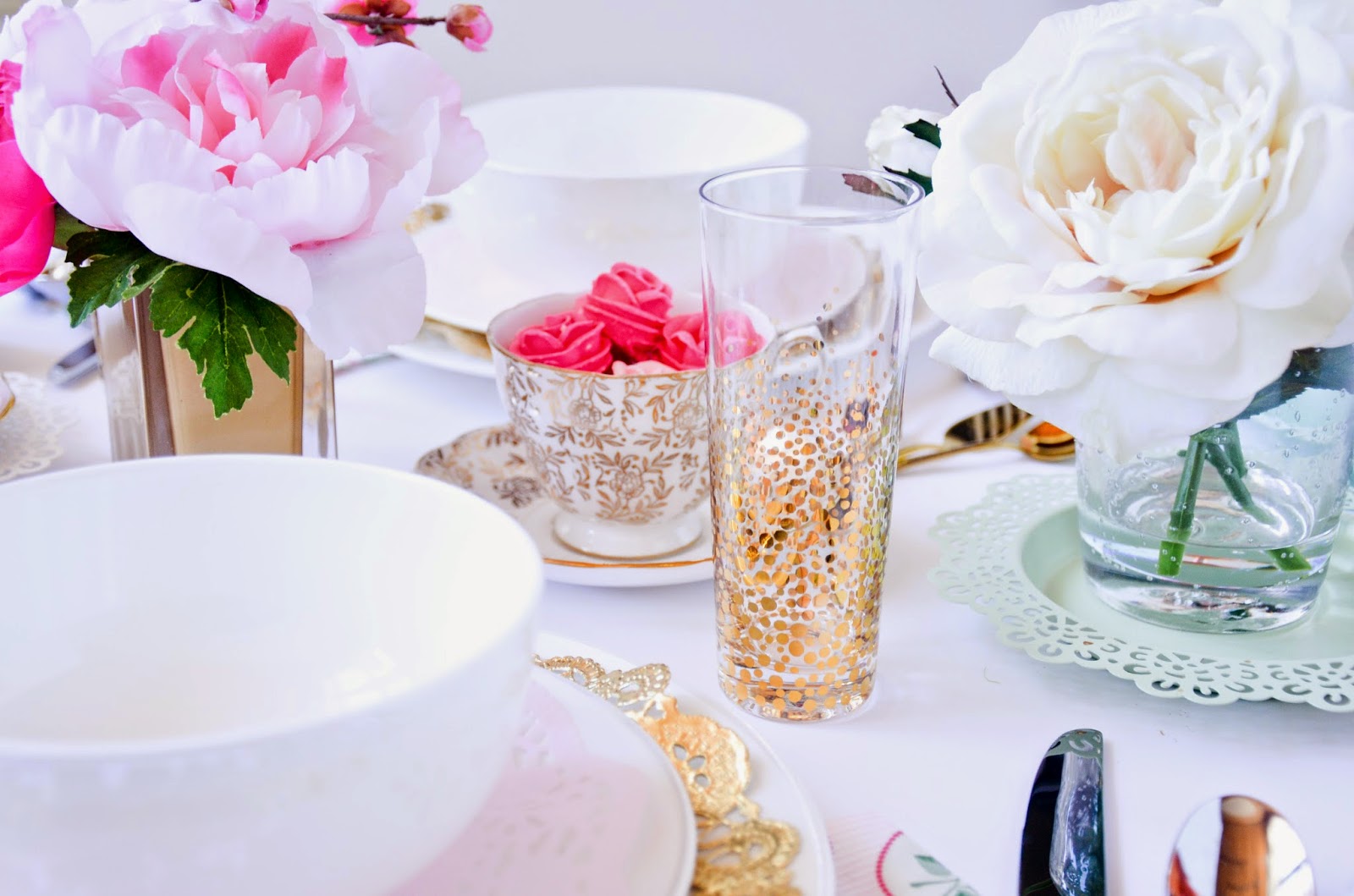 Easter brunch ideas: Pretty pastels and gold accents table scape settings