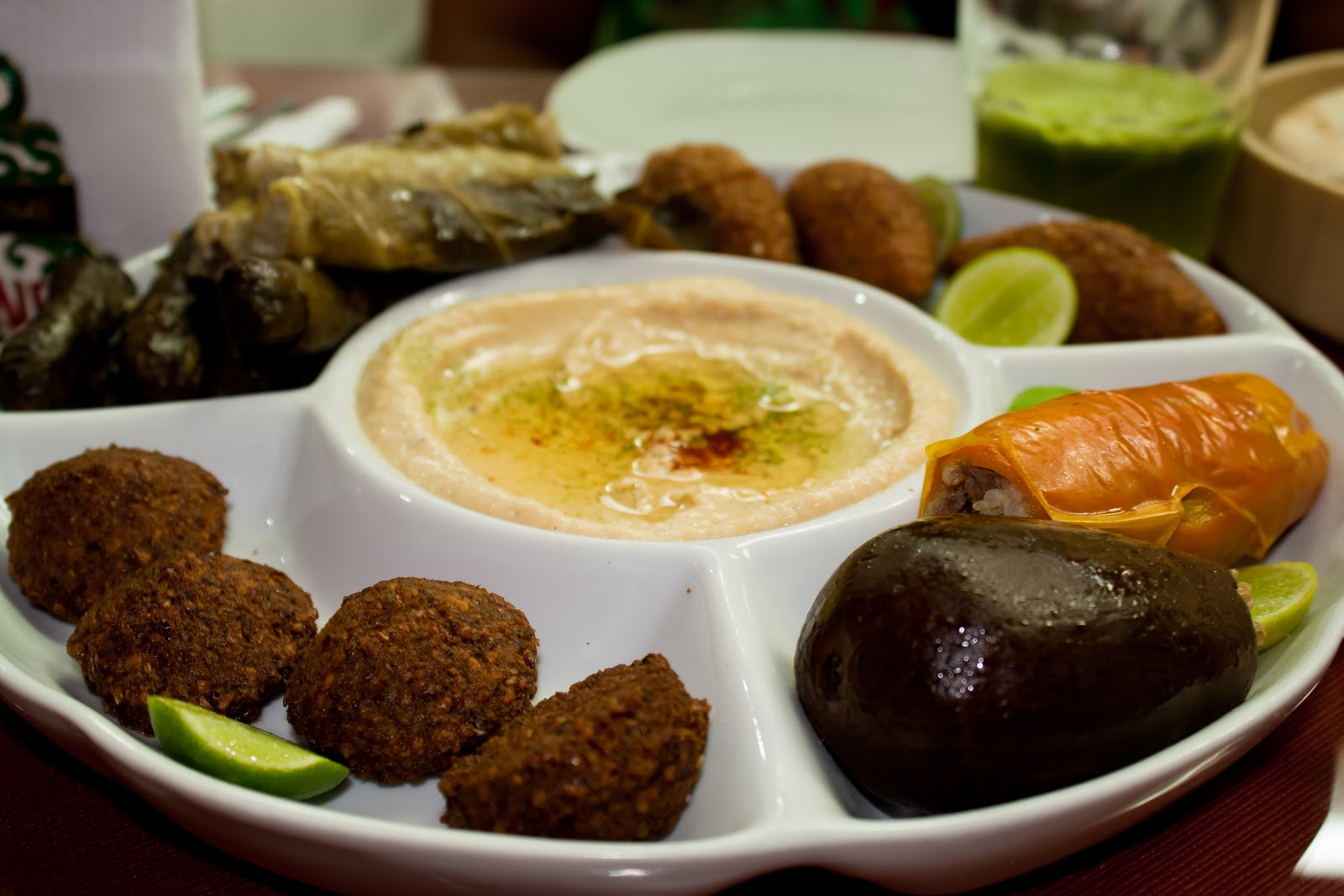 >almorzando en el restaurante Tierra Santa El Gourmet trucho