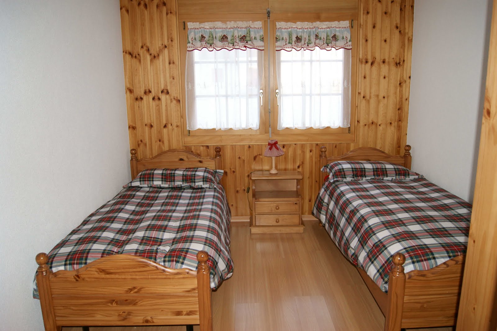 Tende per finestre piccole bagno : tende camera da letto idee ...