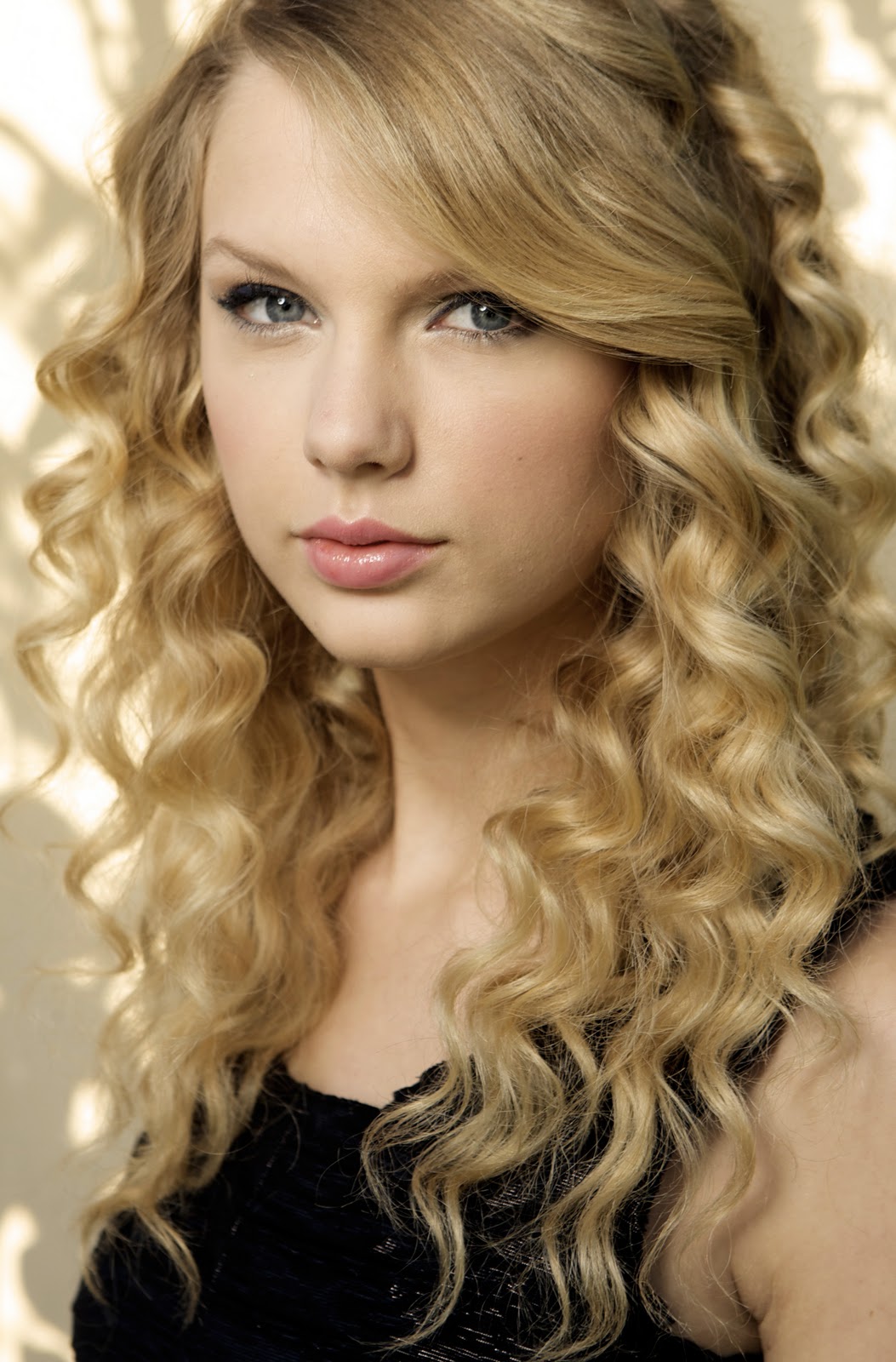 http://4.bp.blogspot.com/-5MhGuhXWoYs/Ts1TE4-dAAI/AAAAAAAAHgY/kMsm5q9Uf4Y/s1600/Taylor_Swift_hairstyles+%25282%2529.jpg