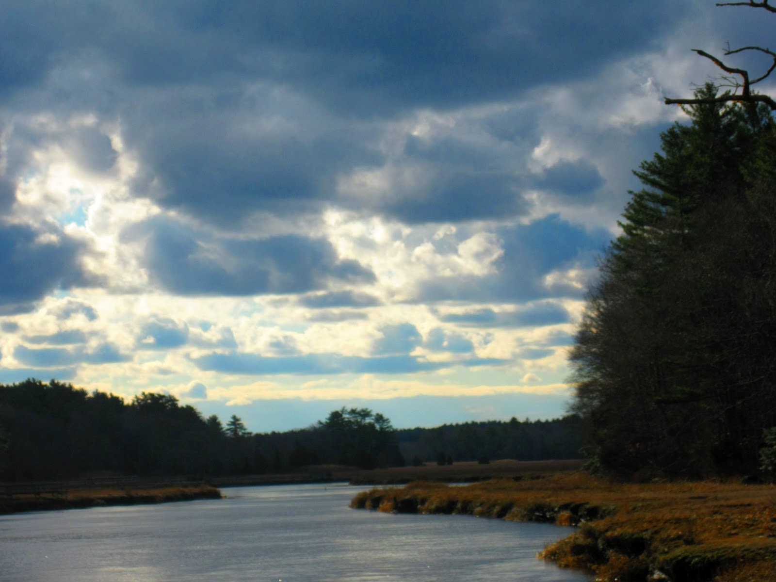 West in New England A WALK ALONG THE NORTH RIVER, NORWELL, MA.