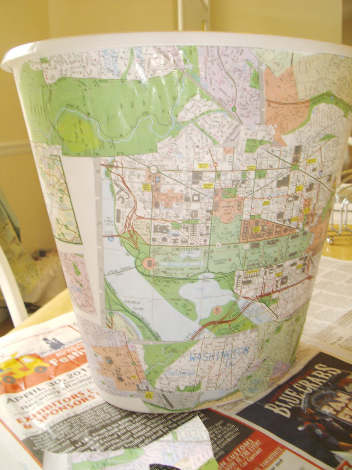 Shknits Decoupage Map Trash Can