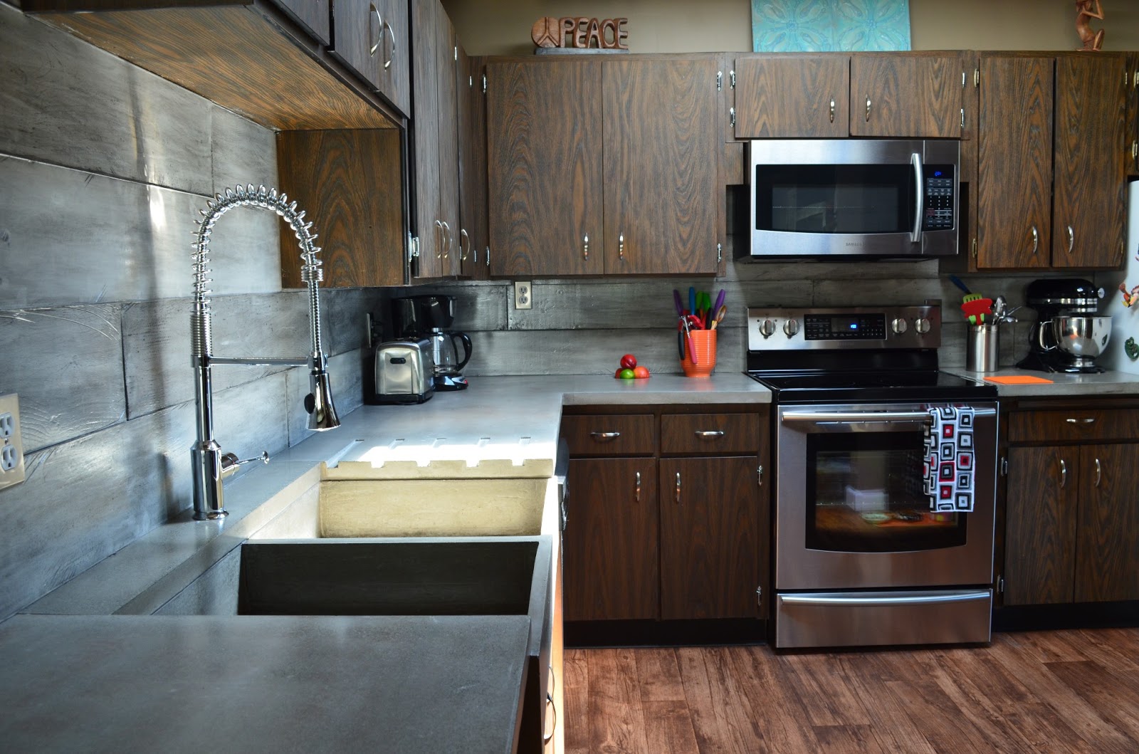 MODE CONCRETE Modern Contemporary Concrete Kitchen with Waterfall