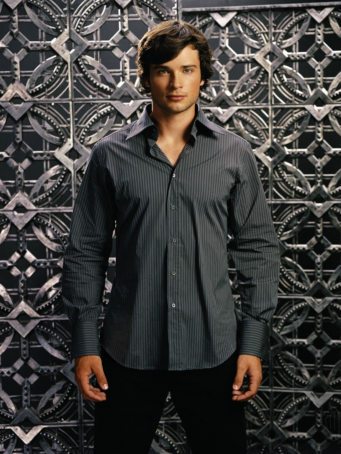 Tom Welling as Clark Kent in 'Smallville' | Tom welling, Smallville, Clark kent