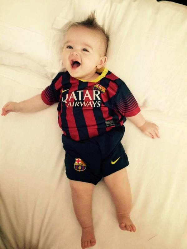 Gambar bayi lucu pakai baju seragam sepak bola bercelona Gambar bayi lucu pakai baju seragam sepak bola bercelona
