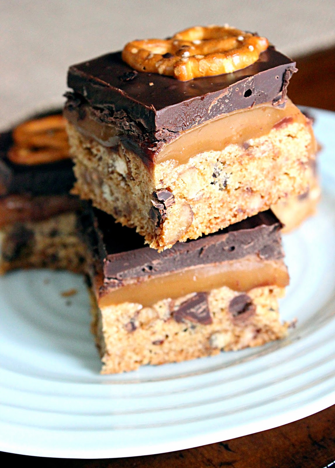 sugar & spice Whiskey Caramel Chocolate Chip Pretzel Bars
