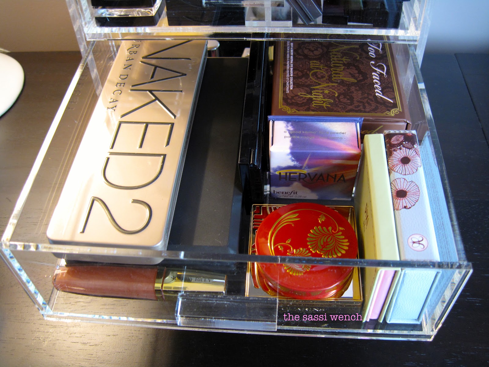 from Sassi, who lived it... Makeup Storage and Organization