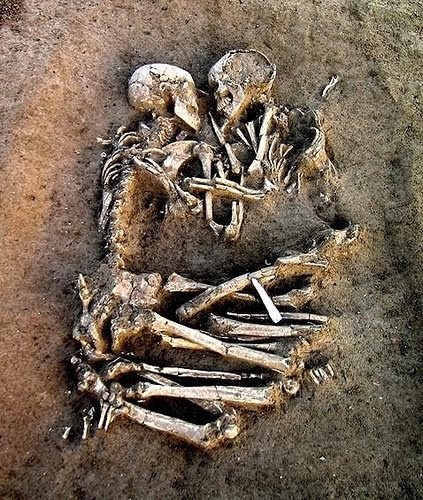 El amor despues de la muerte [Misterio sin resolver: Los amantes de Hasanlu y Valdaro Amantes+of+Valdaro