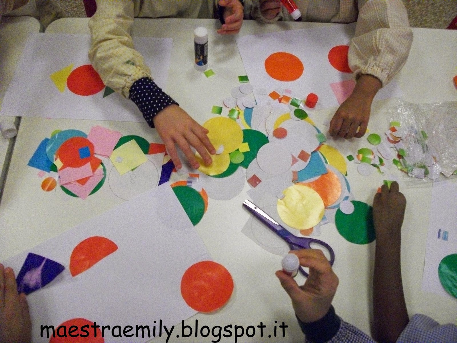 MaestraEmily PICCOLO CERCHIO, GRANDE QUADRATO!