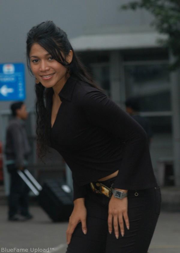 ANNE J COTTO Cantik Anggun