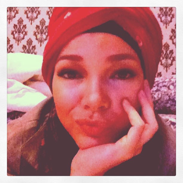 Foto Hijab Dewi Sandra Tetap Seksi Hot