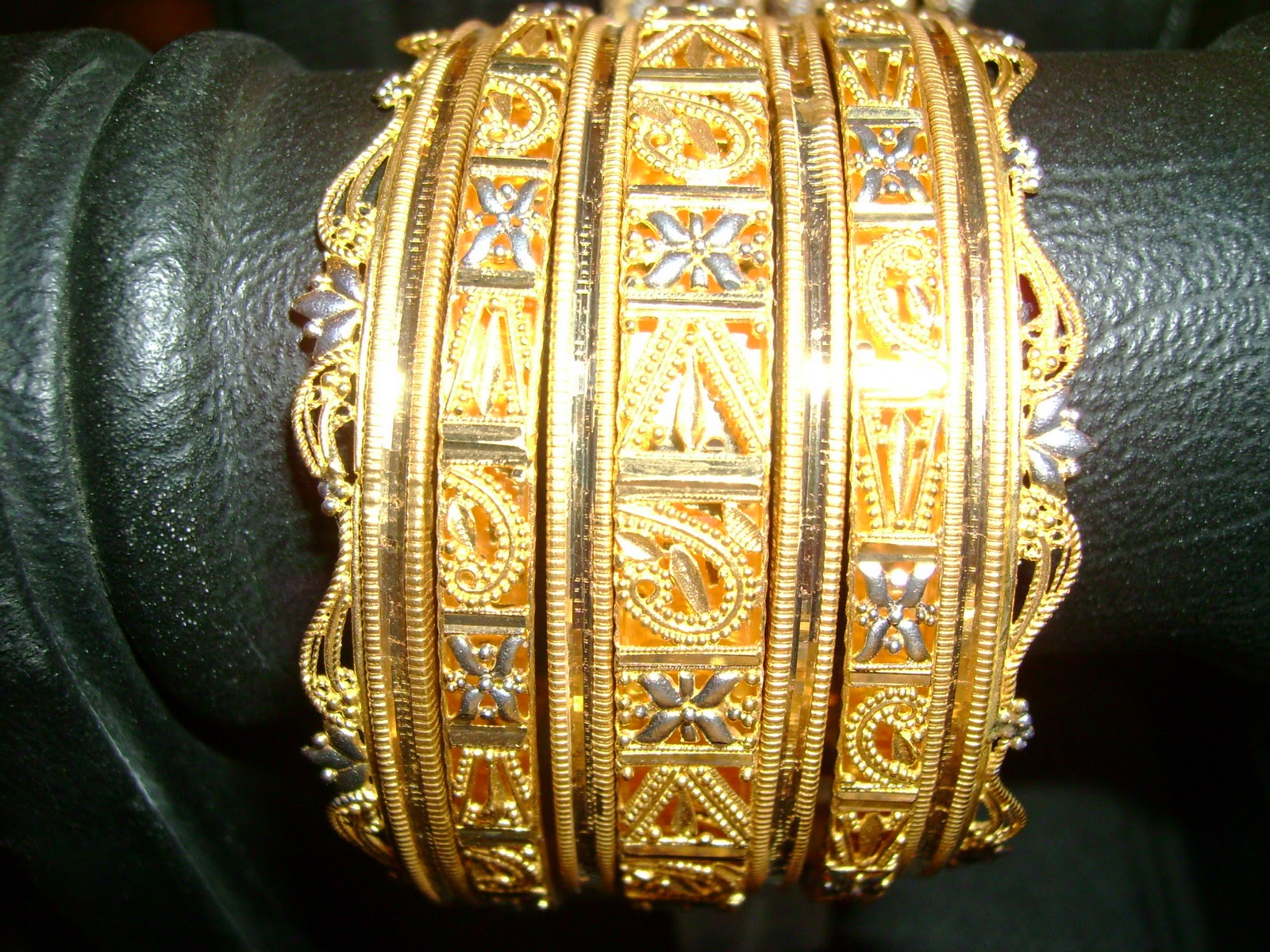 TREASURE VIEW Indian style Handmade Bangles with Two Tone And Oxidize