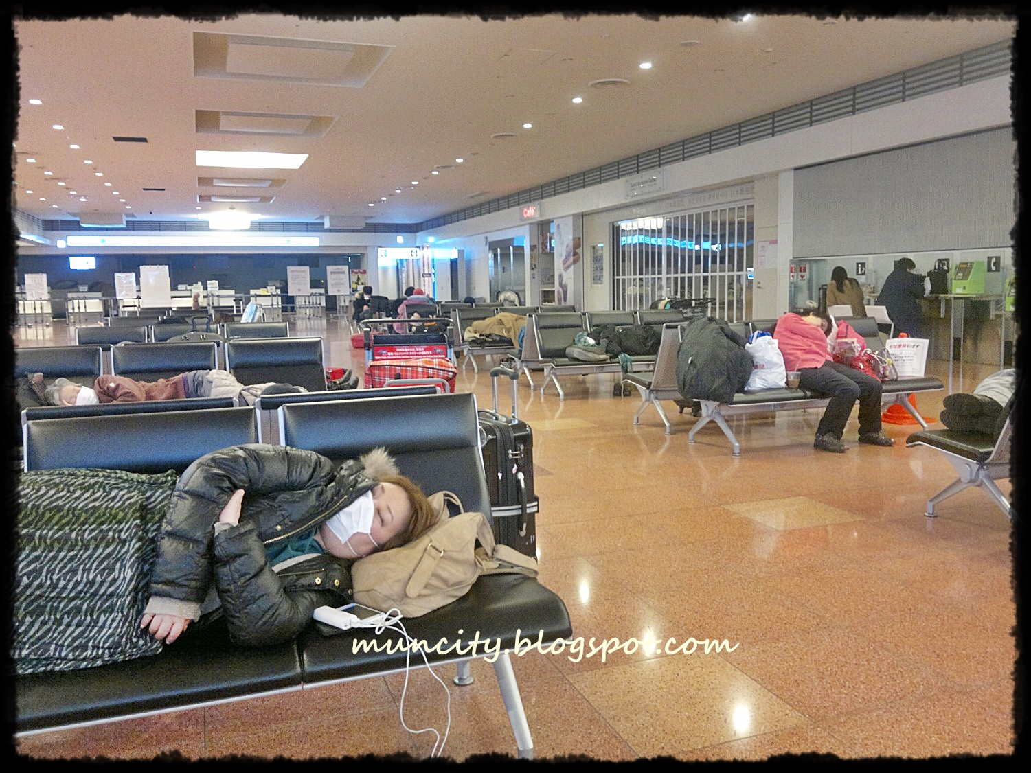 Lalalaland... A night in Haneda Airport