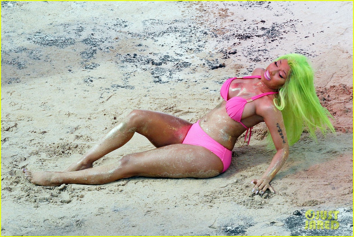 http://4.bp.blogspot.com/-5UXX5weqMt4/T4Uf9vCYwpI/AAAAAAAABeE/lRJiCkbrG3U/s1600/Nicki-Minaj-Pink-Bikini-for-Starships-Video-nicki-minaj-29787210-1222-817.jpg