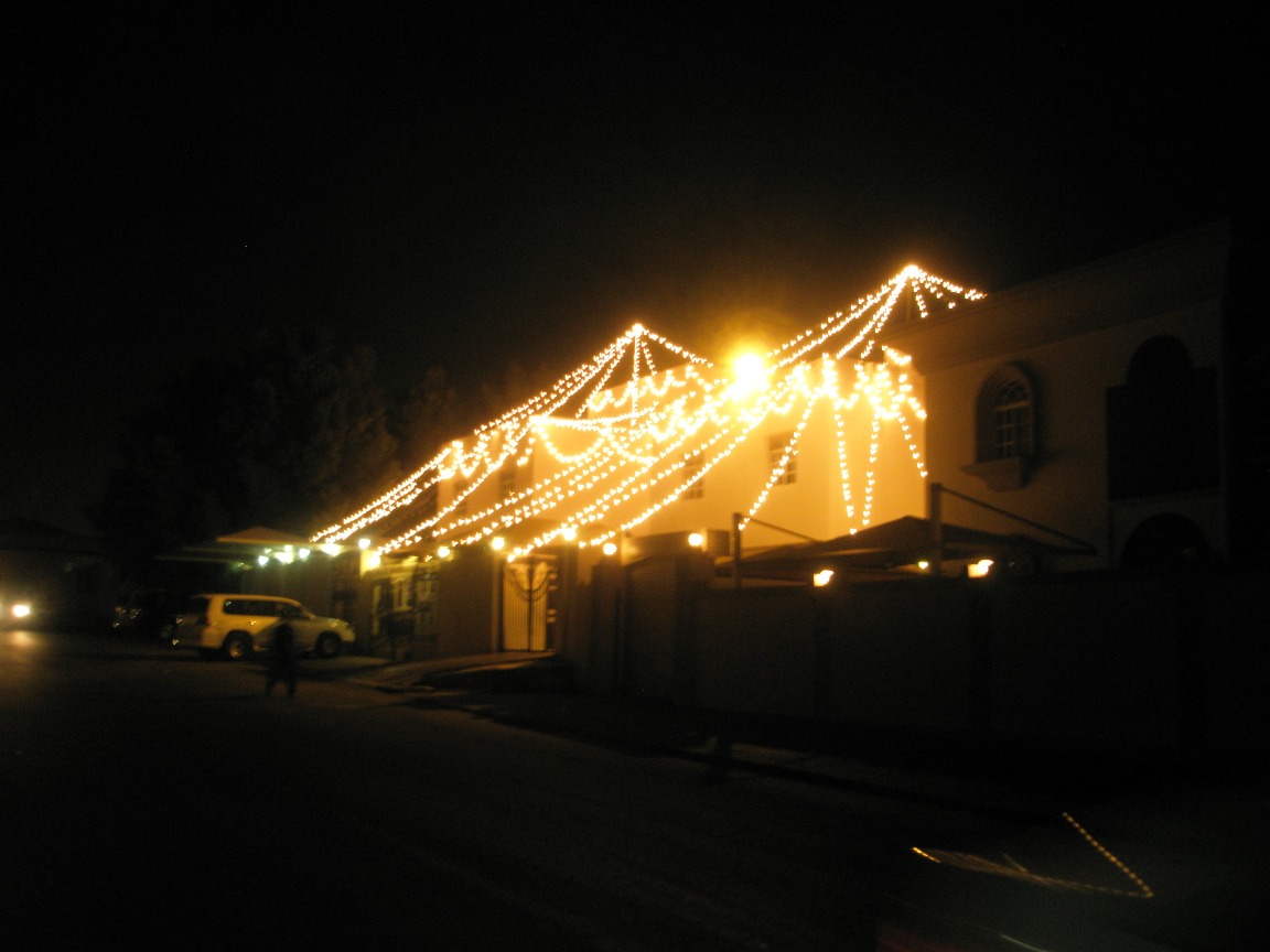 Skeptic in Qatar: Qatari Weddings Lighting the House