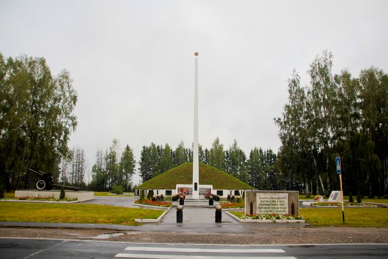 Мемориальный комплекс с арками и колонной Алексин Эконом памятник горизонтальный Волна Фрязино