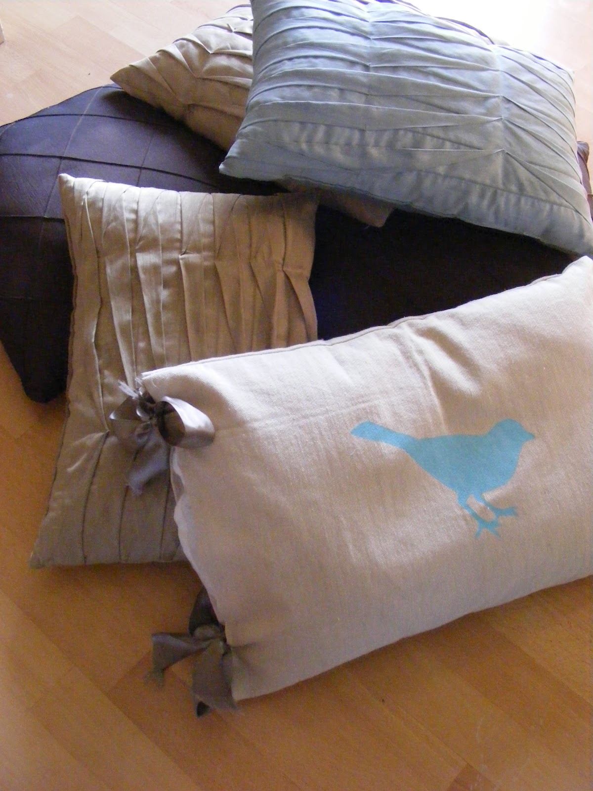 The Year of Less: Day 1: Tossing the Throw Pillows (Ack!)