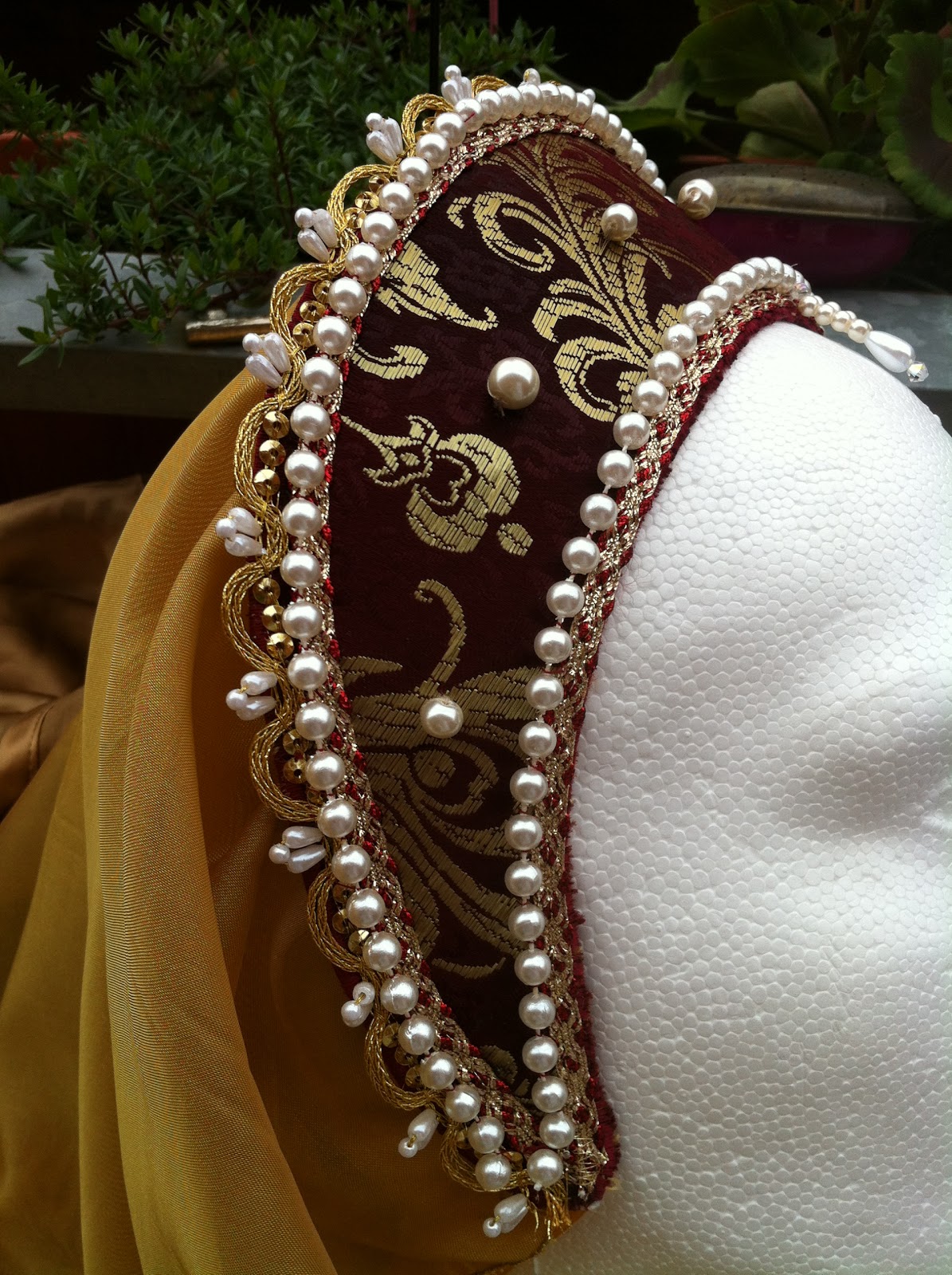 French hood Tudor fashion, Tudor dress, Tudor costumes