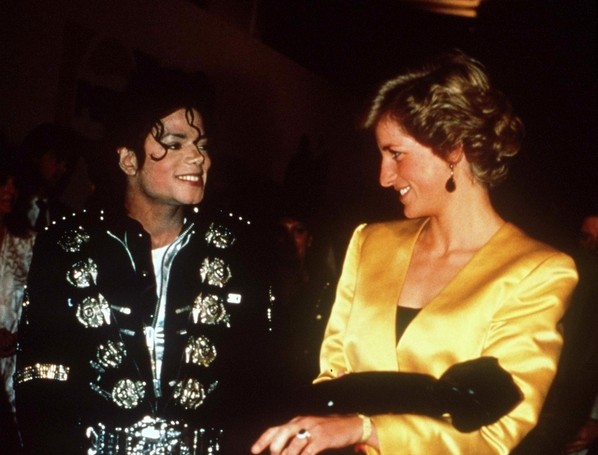 Hoje, 31 de agosto, 14 anos que a princesa e amiga de Michael foi assassinada Mj-diana2