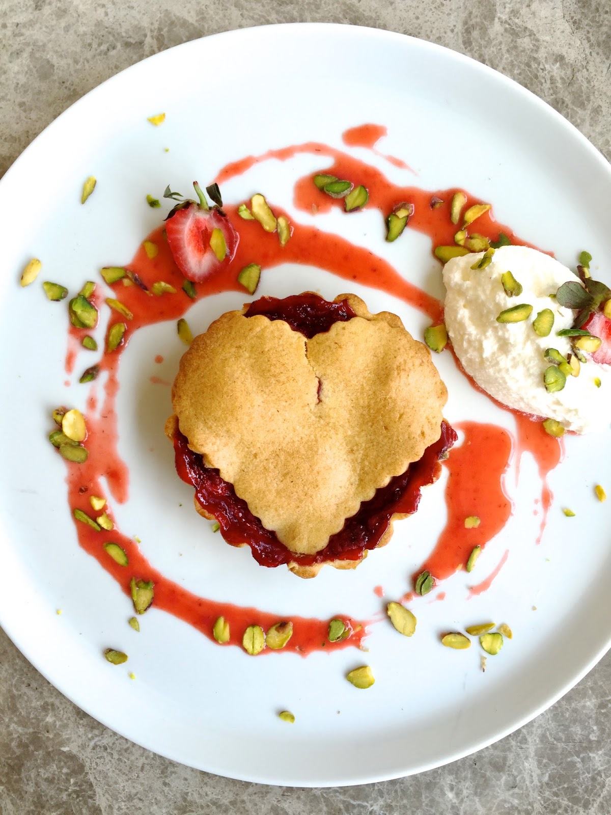 Kızılcıklı tart tarifi Kızılcıklı tart tarifi