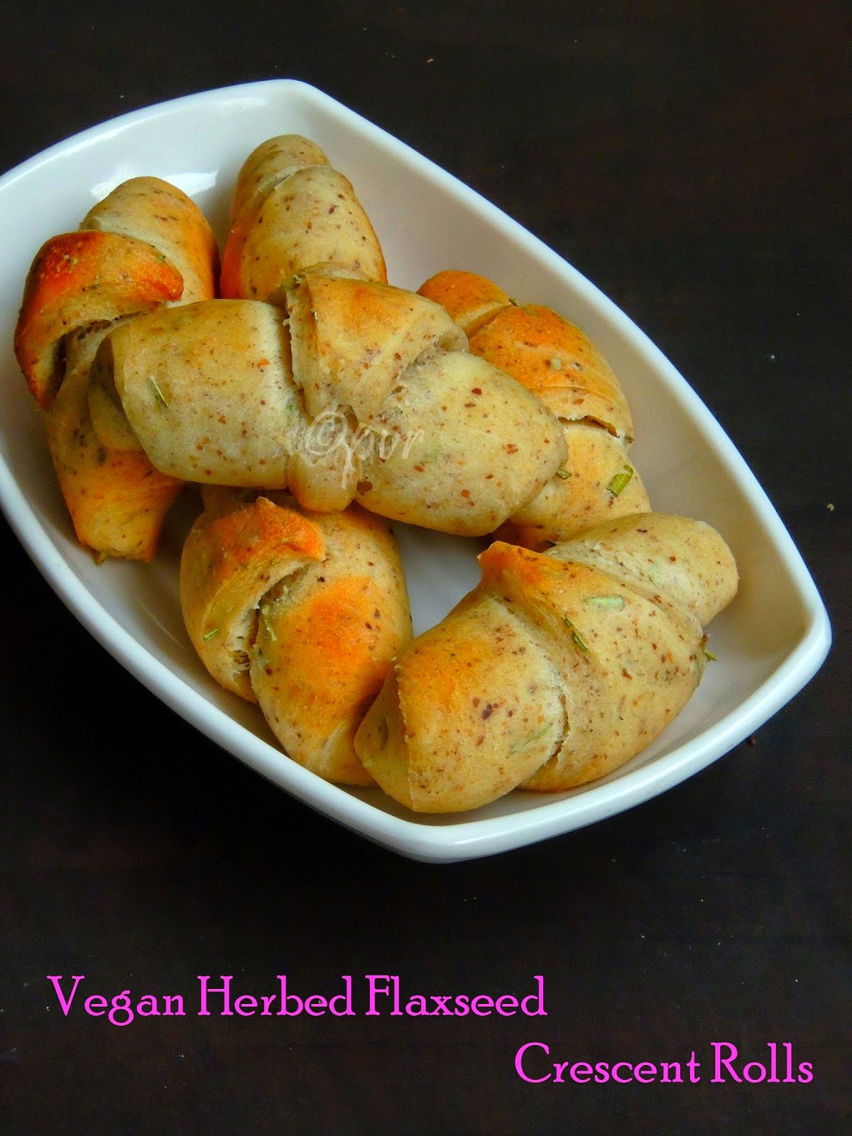 Herbed flaxseed crescent dinner rolls