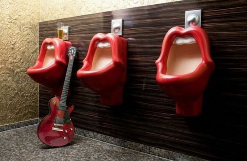 inodoros de los rolling stones title=