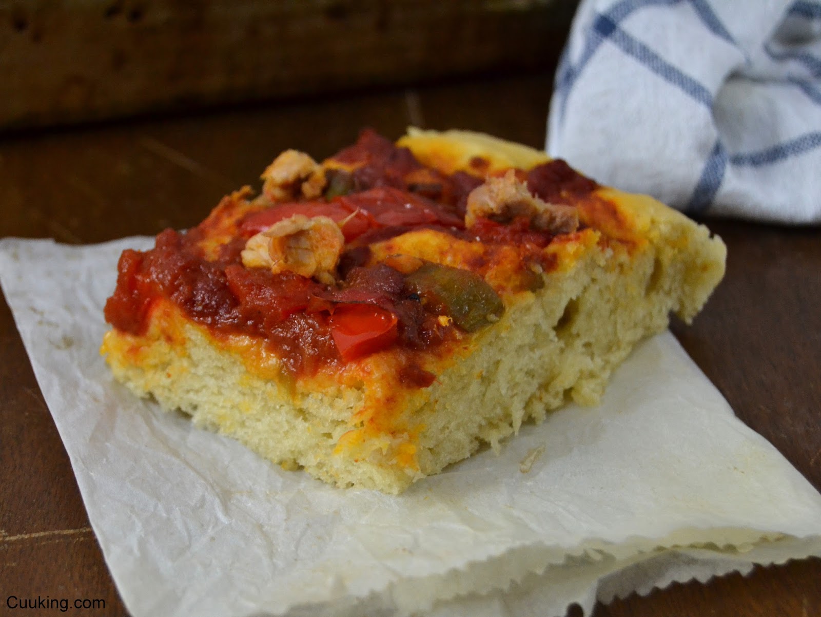 Coca de tomate con bonito y pimientos | Cuuking! Recetas de cocina